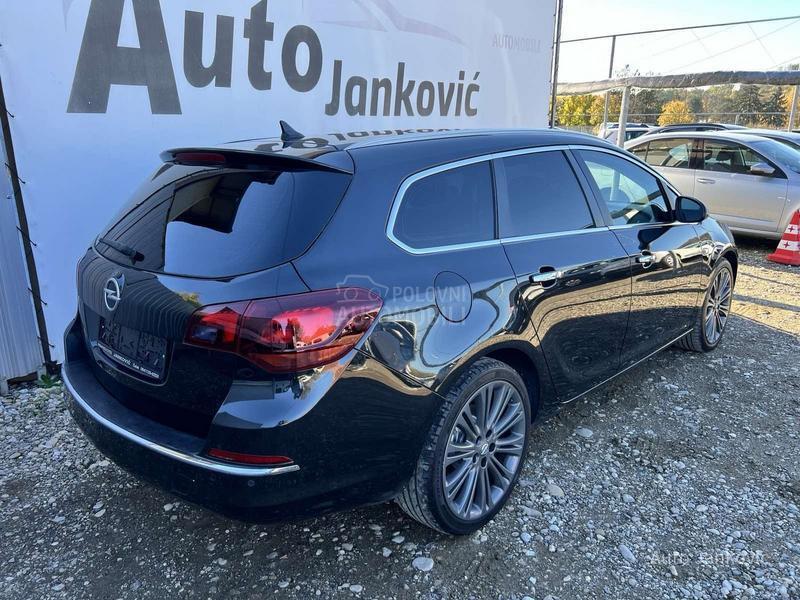 Opel Astra J TOTALNI FUL