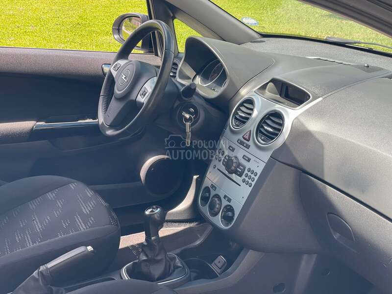 Opel Corsa D 1.2 2011 restajling