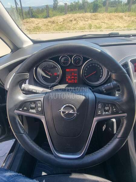 Opel Astra J 