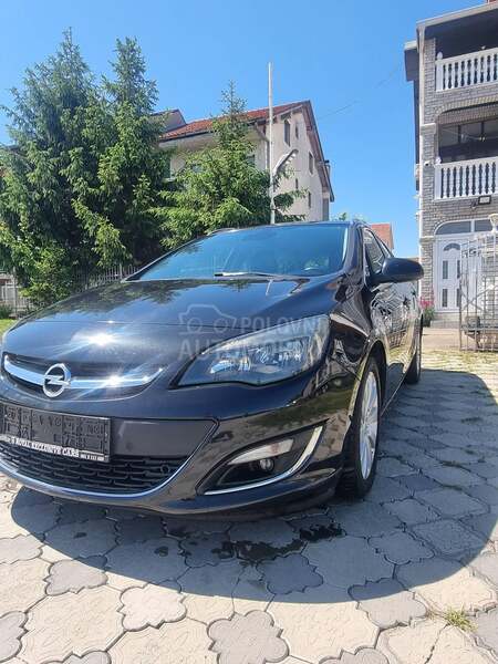 Opel Astra J 