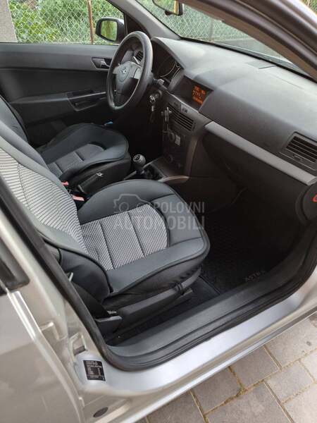 Opel Astra H 1.6 TWINPORT
