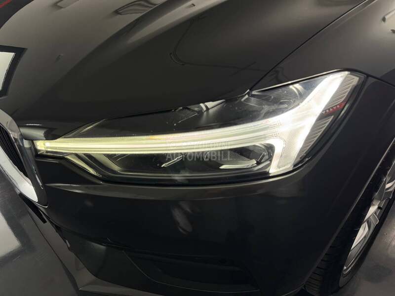 Volvo XC60 B4 AWD MOMENTUM