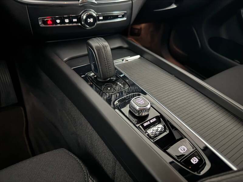 Volvo XC60 B4 AWD MOMENTUM