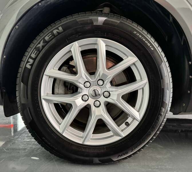 Volvo XC60 B4 AWD MOMENTUM