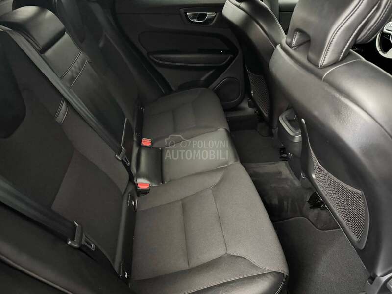 Volvo XC60 B4 AWD MOMENTUM