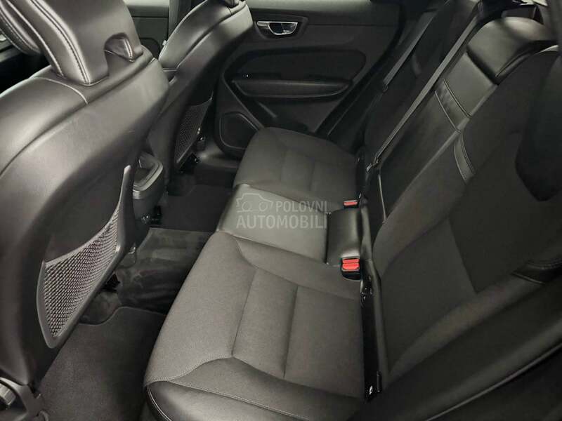 Volvo XC60 B4 AWD MOMENTUM