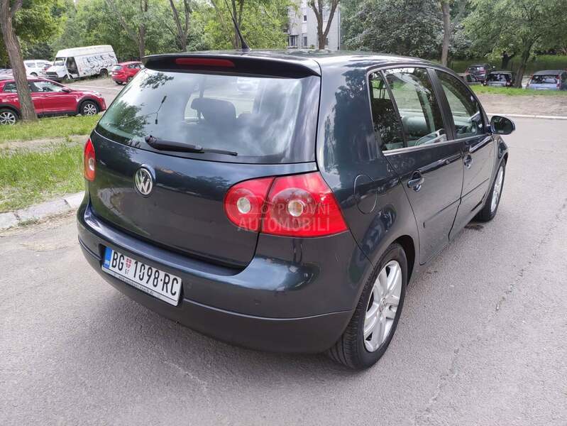 Volkswagen Golf 5 2.0 TDI 2 seta guma