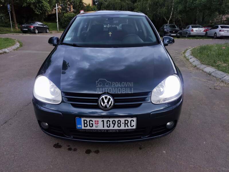 Volkswagen Golf 5 2.0 TDI 2 seta guma