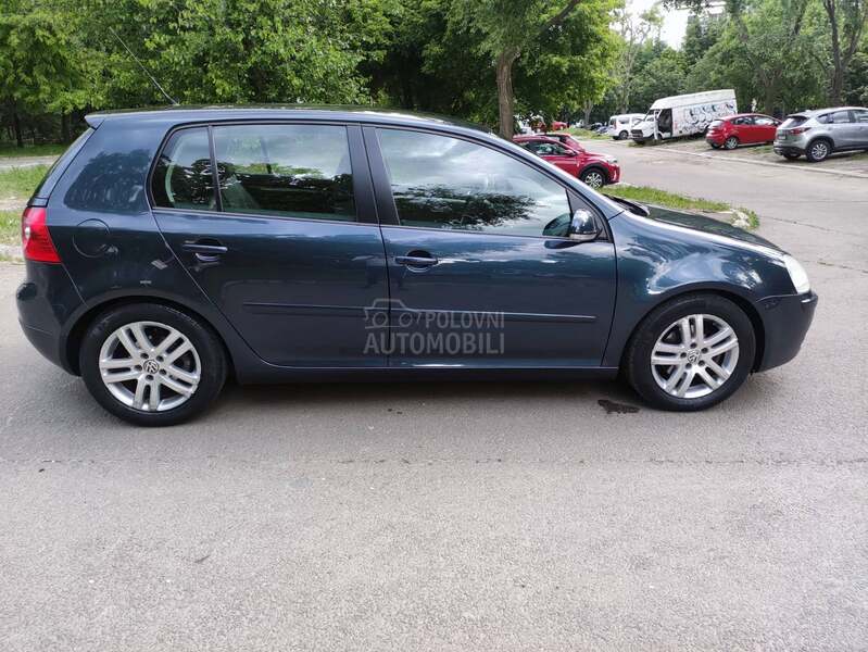 Volkswagen Golf 5 2.0 TDI 2 seta guma