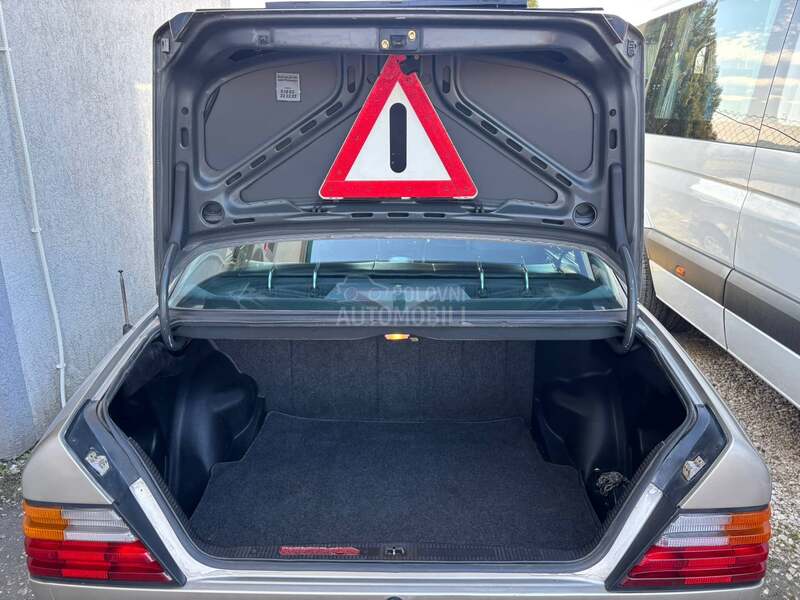 Mercedes Benz W124 300E