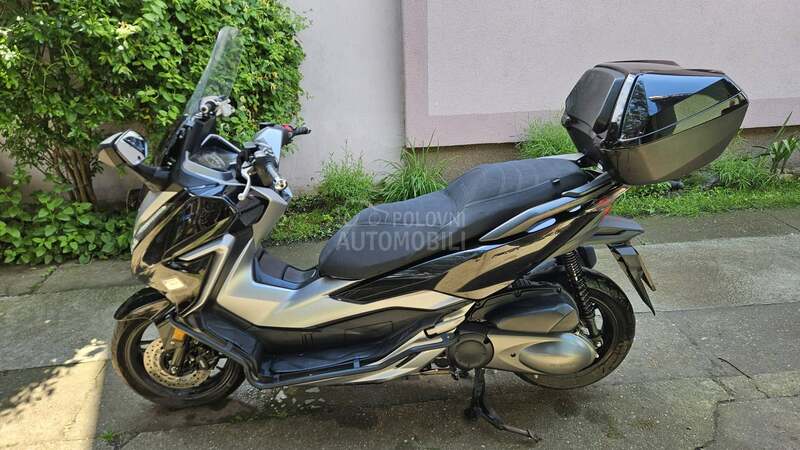 Honda forza 300