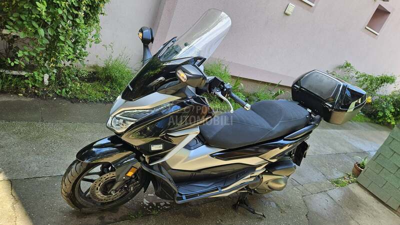 Honda forza 300