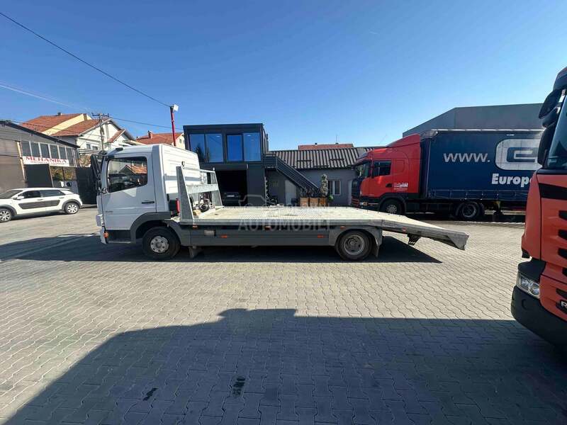 Mercedes Benz 818