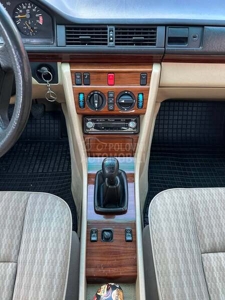Mercedes Benz W124 E200