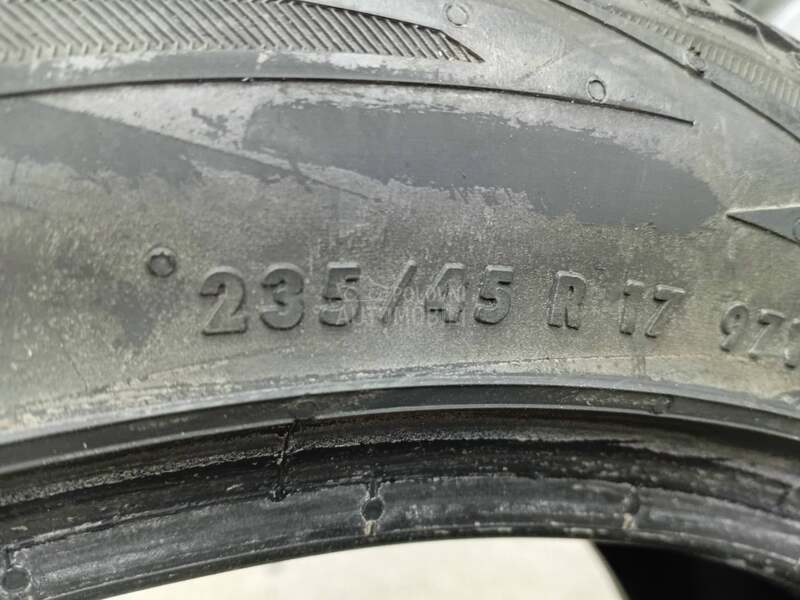 Uniroyal 235/45 R17 Zimska