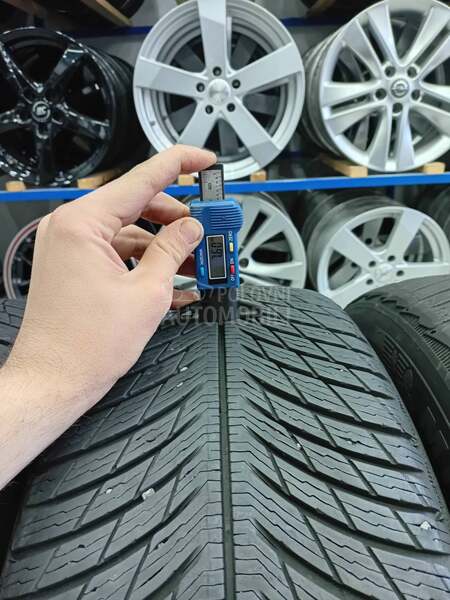 Michelin 235/60 R18 Zimska