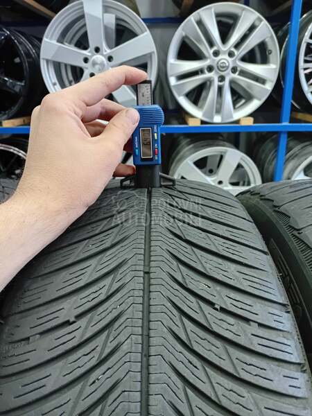 Michelin 235/60 R18 Zimska