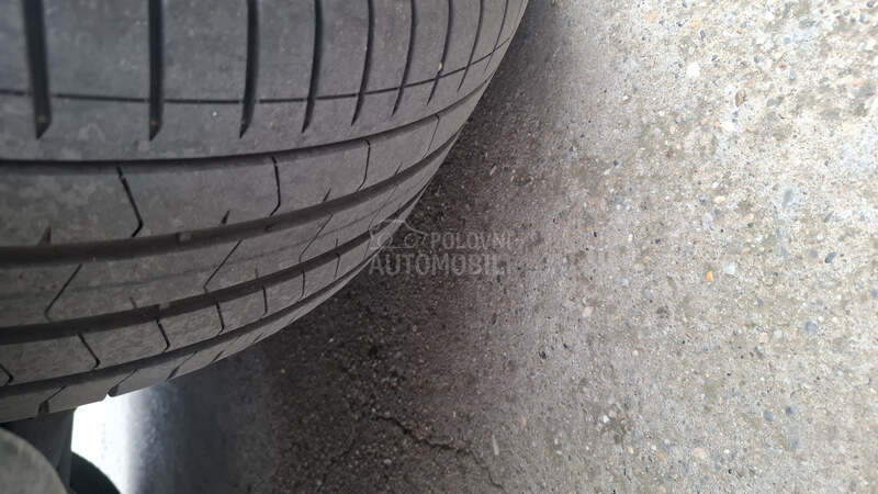 Pirelli 275/40 R19 Letnja