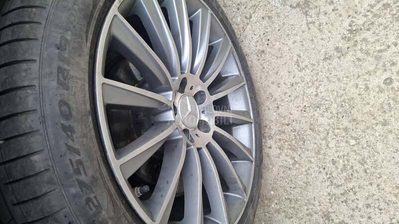 Pirelli 275/40 R19 Letnja