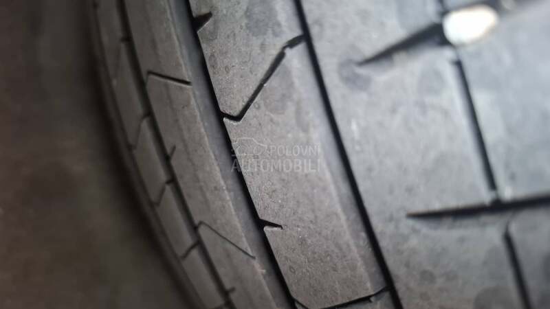 Pirelli 275/40 R19 Letnja
