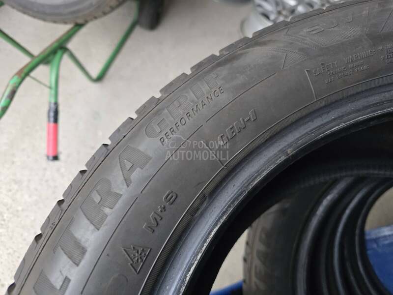 Goodyear 215/60 R17 Zimska