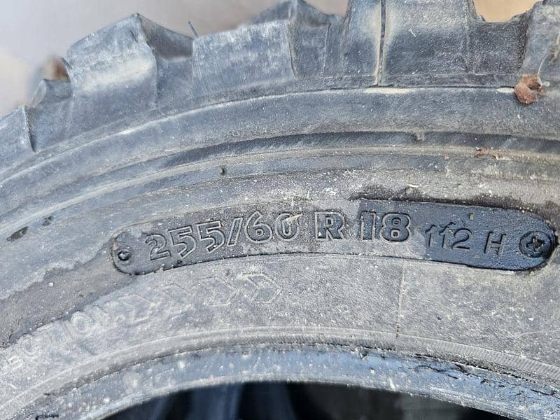 Ostalo 255/60 R18 Sve sezone