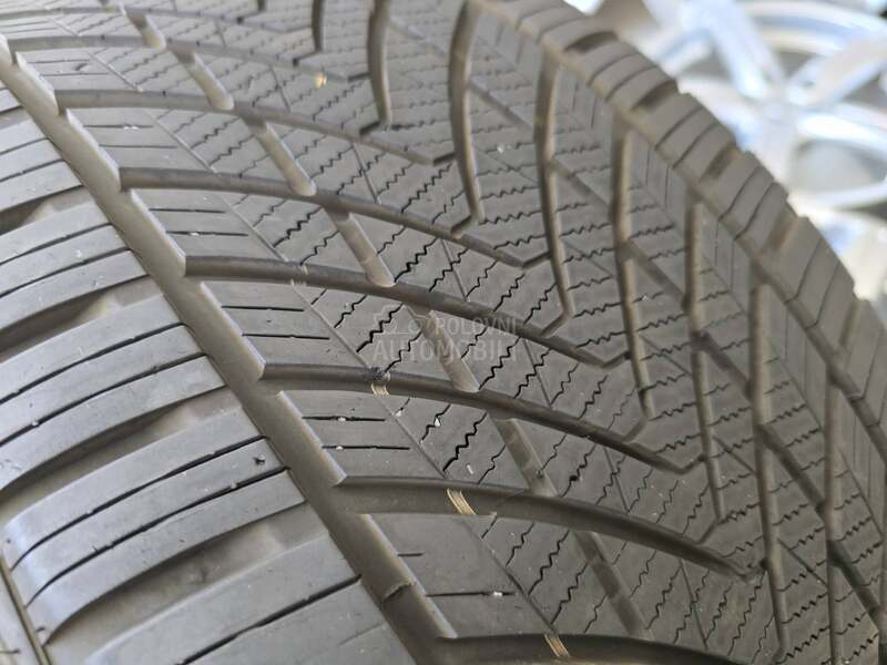 Tracmax 245/40 R19 Sve sezone
