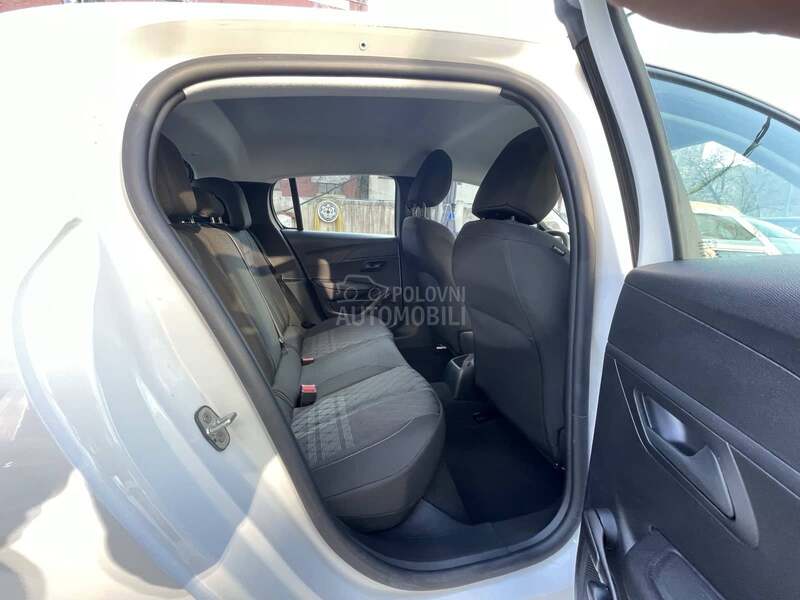 Peugeot 208 1.2 B