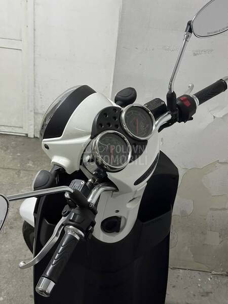 Piaggio Carnaby cruiser 300