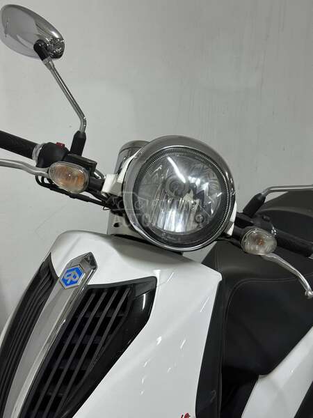 Piaggio Carnaby cruiser 300