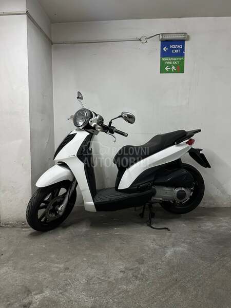 Piaggio Carnaby cruiser 300