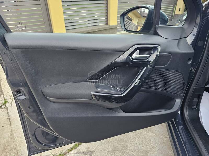 Peugeot 208 //TOOP STANjE