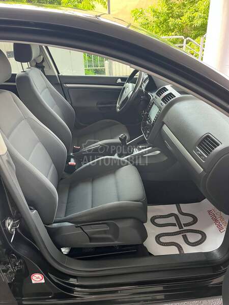 Volkswagen Golf 5 1.6i COMFORTLINE  CH