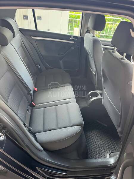 Volkswagen Golf 5 1.6i COMFORTLINE  CH