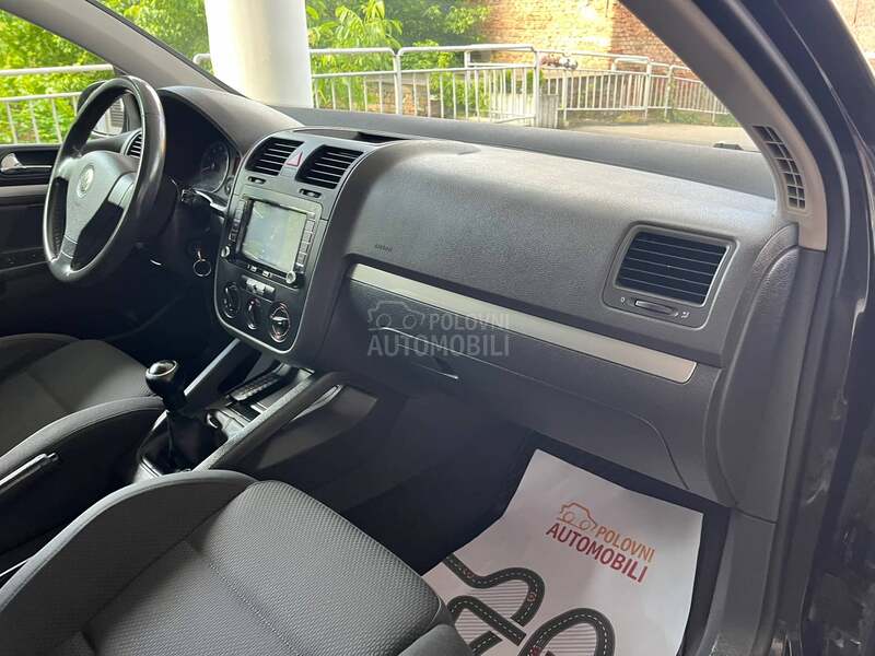 Volkswagen Golf 5 1.6i COMFORTLINE  CH