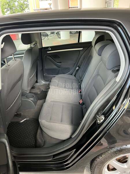 Volkswagen Golf 5 1.6i COMFORTLINE  CH