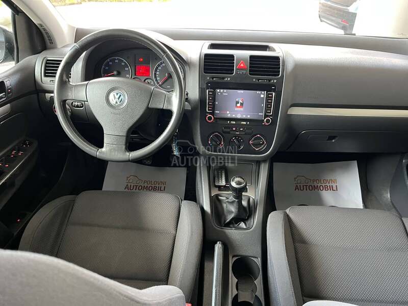 Volkswagen Golf 5 1.6i COMFORTLINE  CH