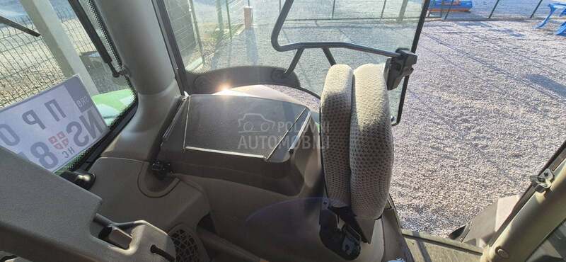 John Deere 6135R