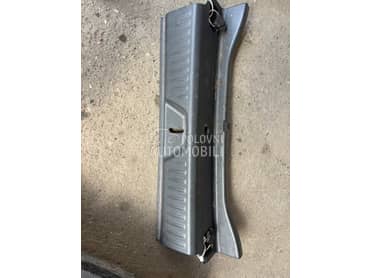 Plastika u gepeku za Mercedes Benz A Klasa, A 140, A 160 ... od 2012. do 2018. god.