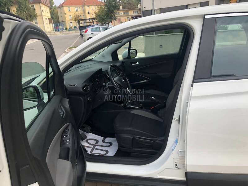 Opel Crossland X  N1 crosower