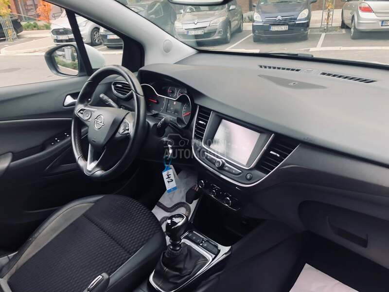 Opel Crossland X  N1 crosower