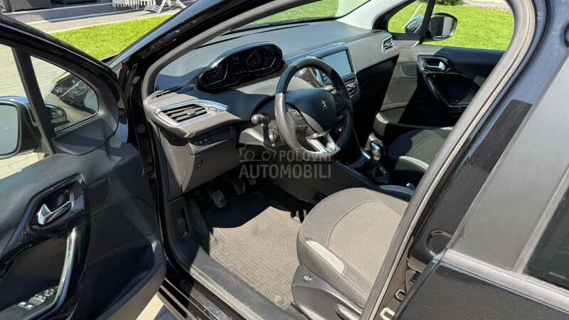 Peugeot 208 STYLE PANO 2xLED