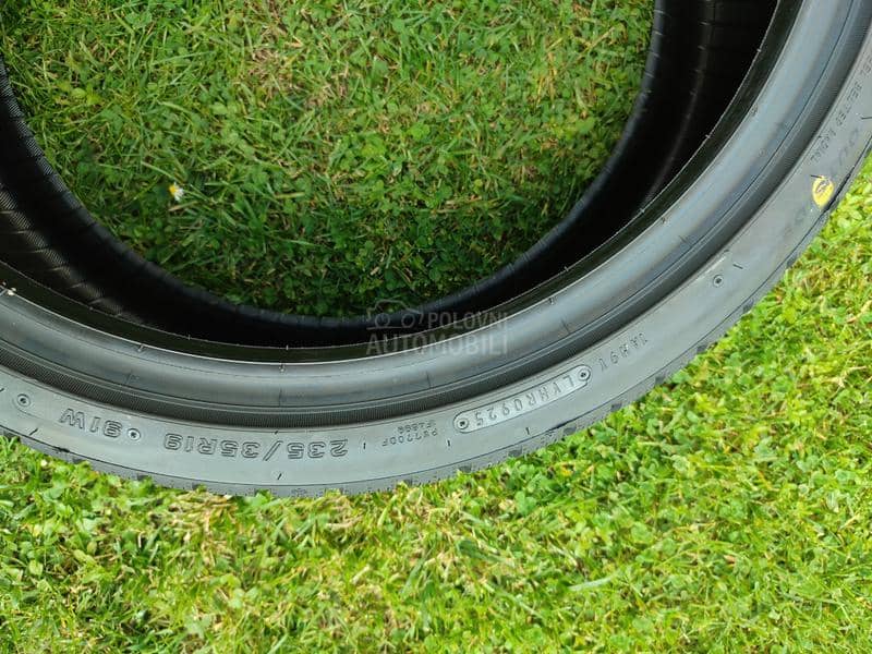 Falken 235/35 R19 Zimska