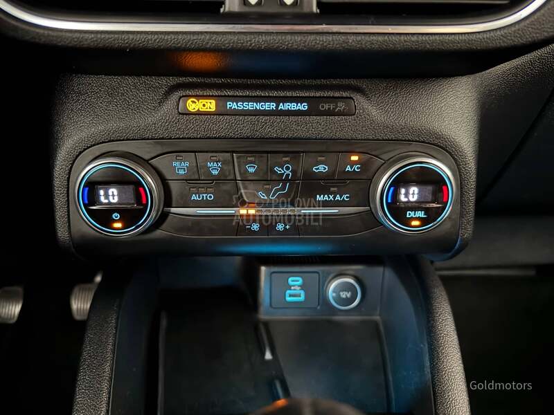 Ford Kuga 2.0 HIBRID TITANIUM