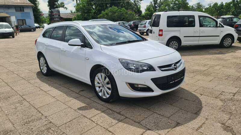 Opel Astra J 1.6d LED/NAV I