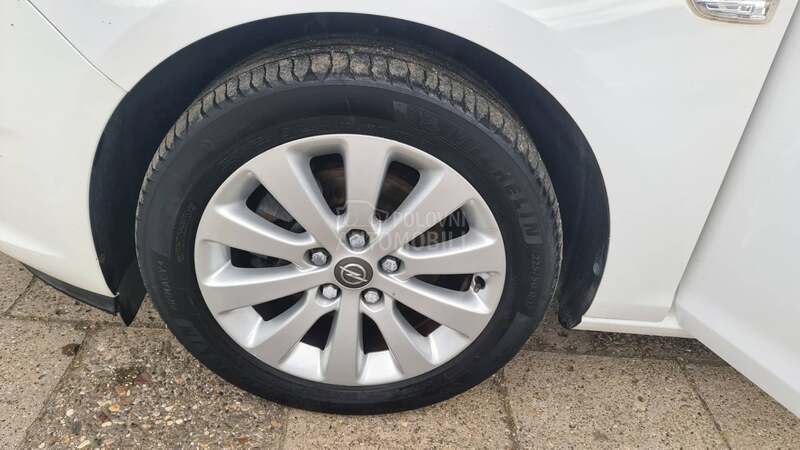 Opel Astra J 1.6d LED/NAV I
