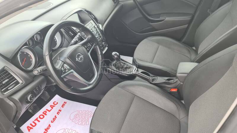 Opel Astra J 1.6d LED/NAV I