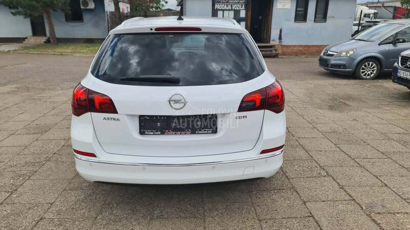 Opel Astra J 1.6d LED/NAV I