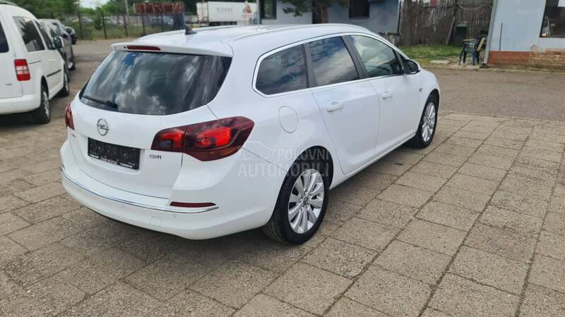 Opel Astra J 1.6d LED/NAV I