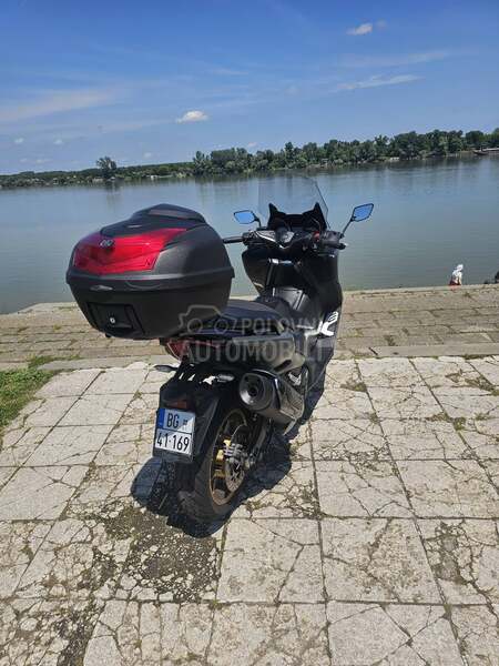 Yamaha T max 560